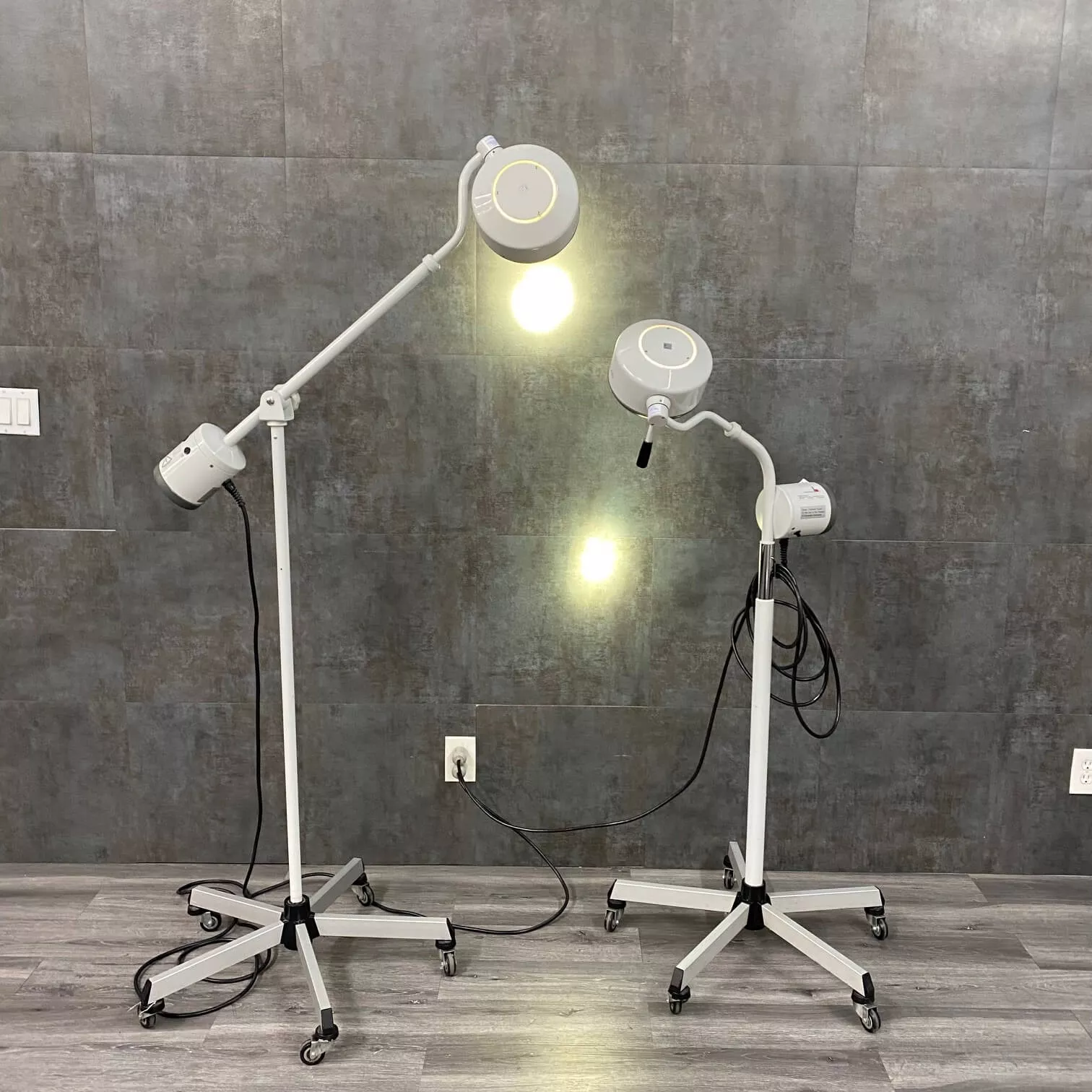 Berchtold Chromophare C 200 Mobile Examination Light