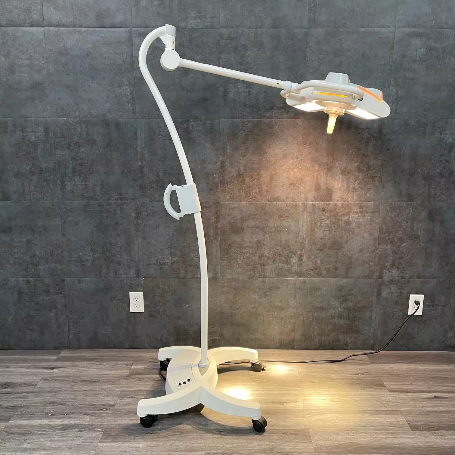 Burton AIM 100 Surgical Light with Mobile Stand