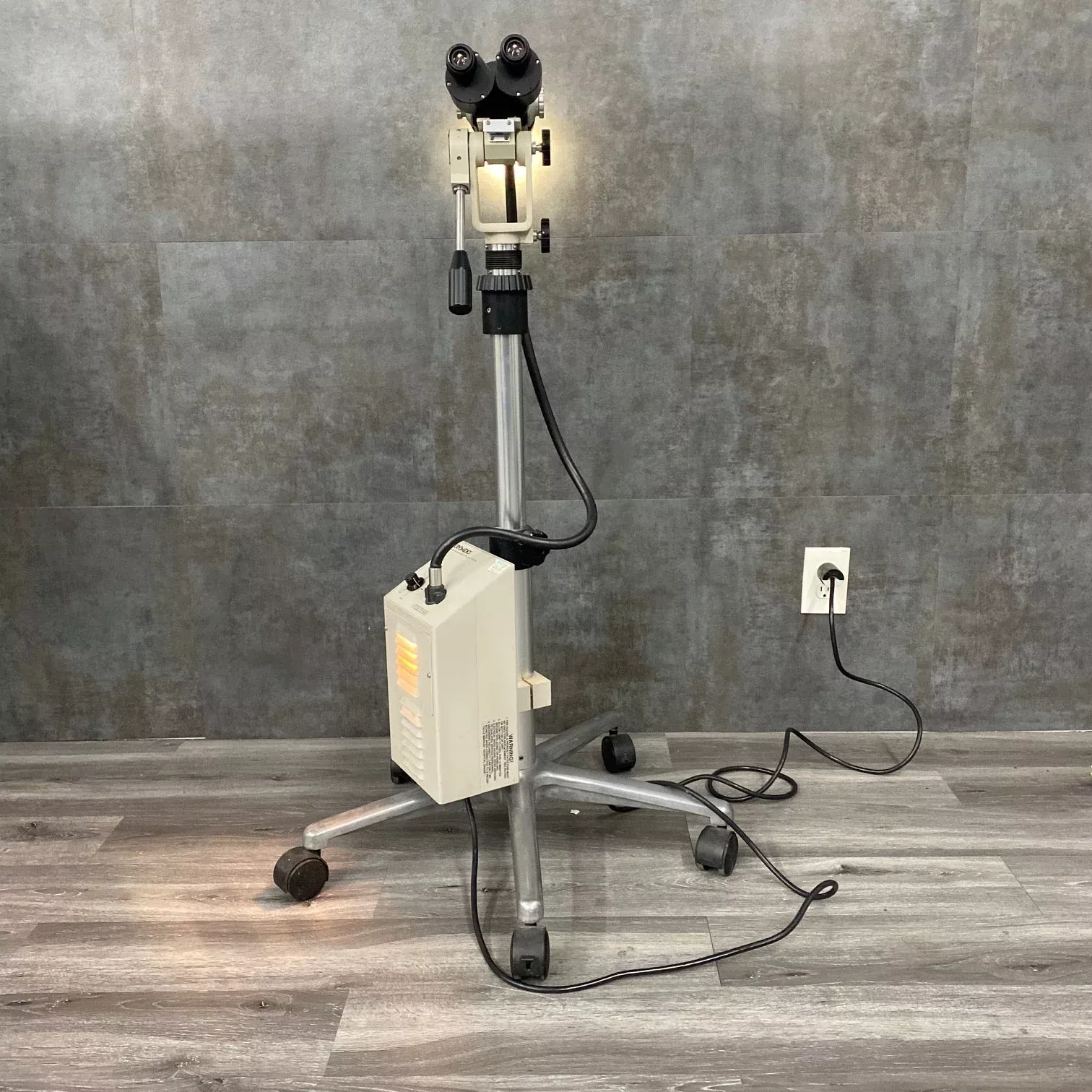 Cabot Medical Cyromedics Compact Colposcope