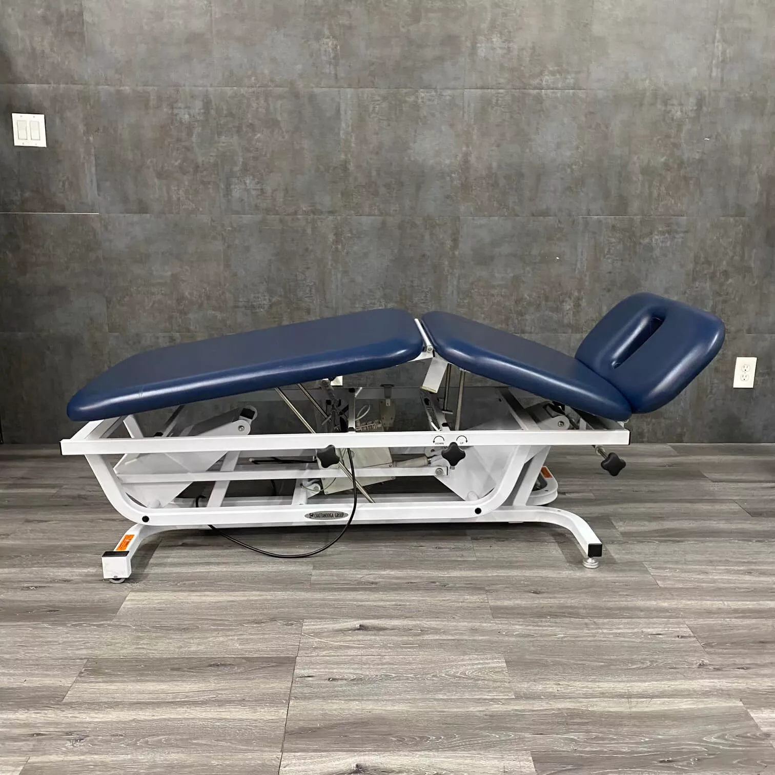 Chattanooga ADP 300 Hi-Lo Table