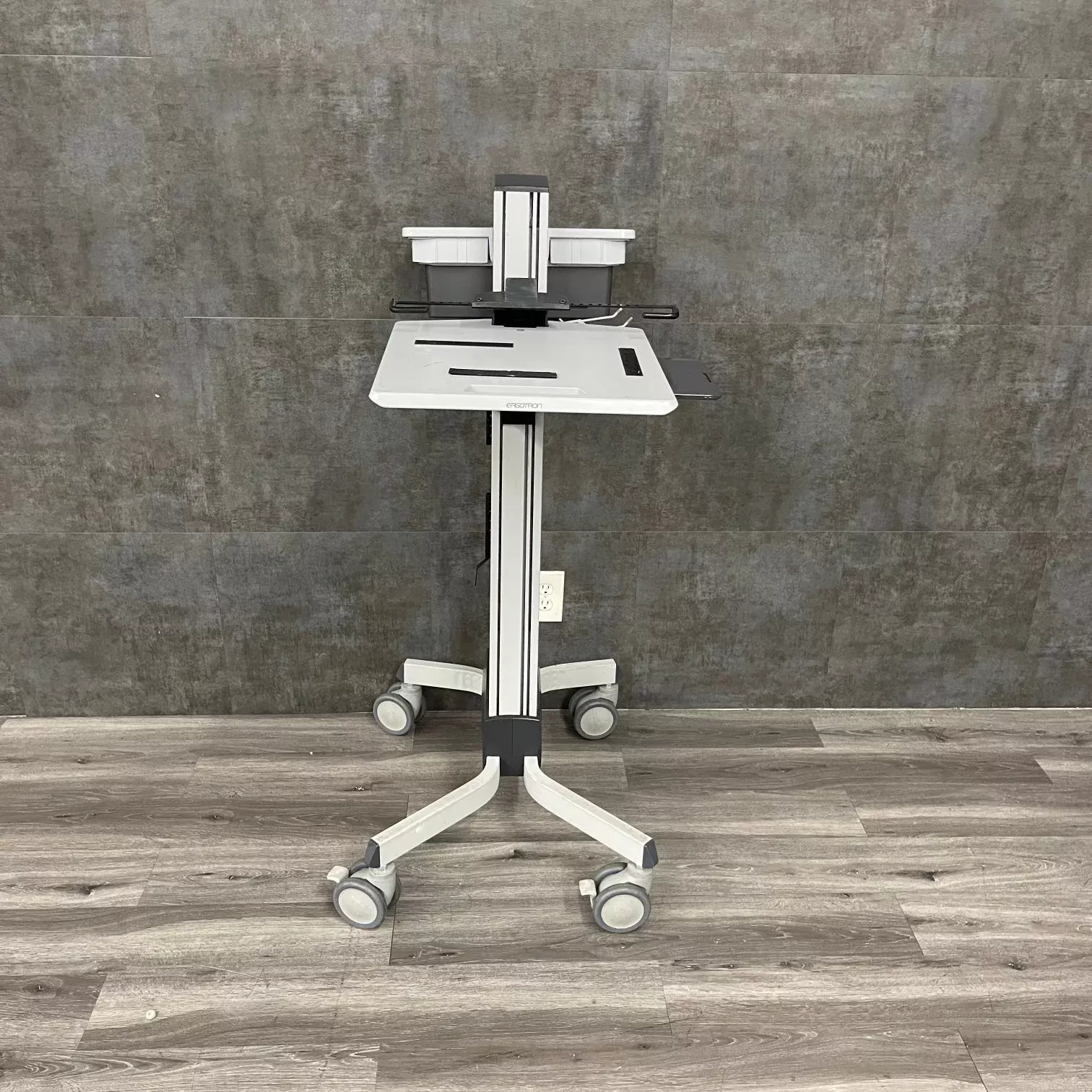 ERGOTRON Neo-Flex Laptop Cart | Mobile Sit-Stand Workstation