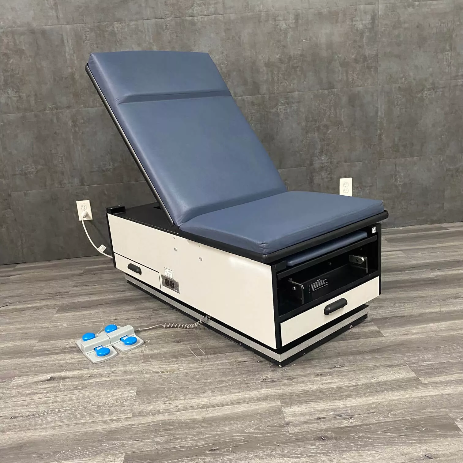 Hausmann Powermatic Exam Table