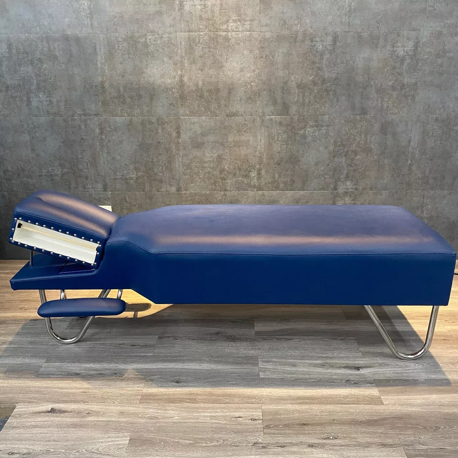 Heavy Duty Manual Massage Table (Refurbished)