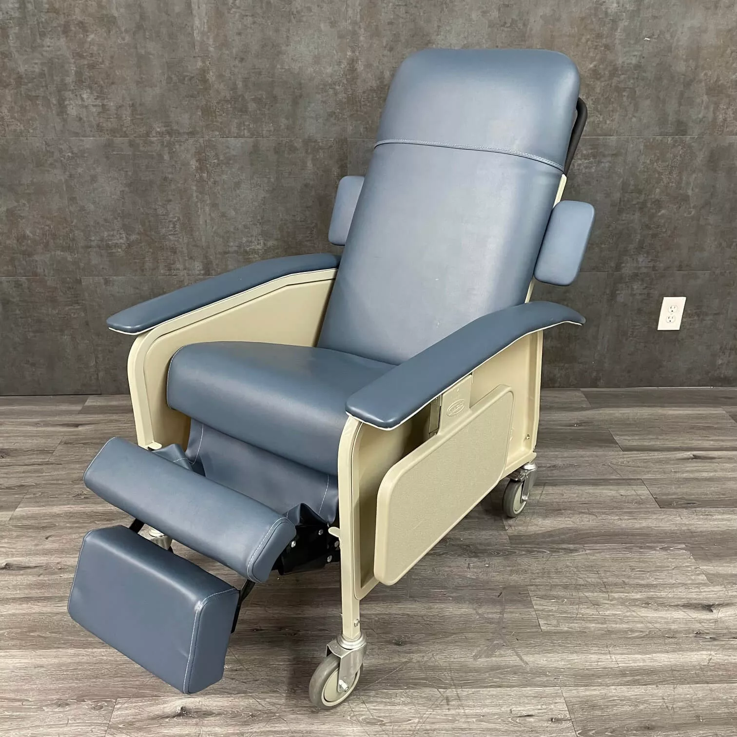 Invacare Clinical 3 Position Recliner