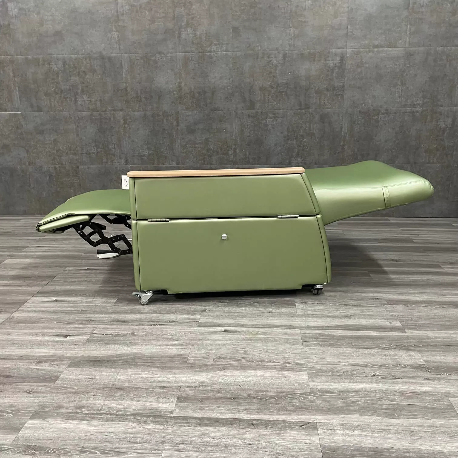 IOA Eva Sleeper Mobile Clinical Recliner