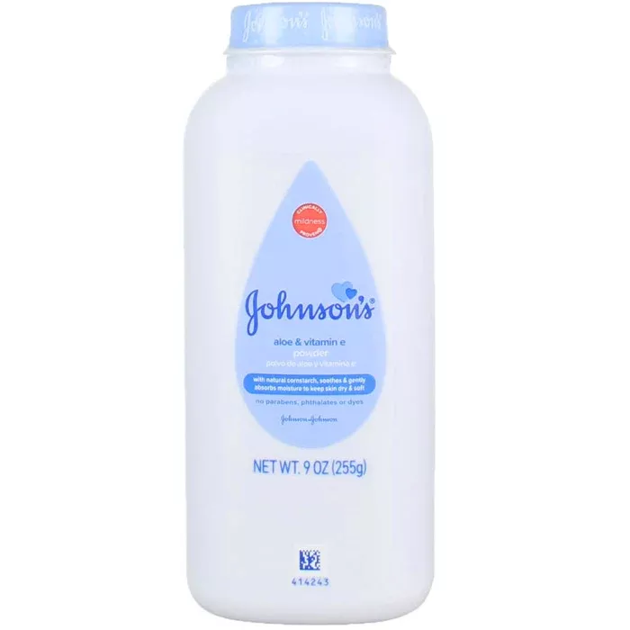 Johnson's Baby Powder Naturally Derived Cornstarch Aloe & Vitamin E9 oz