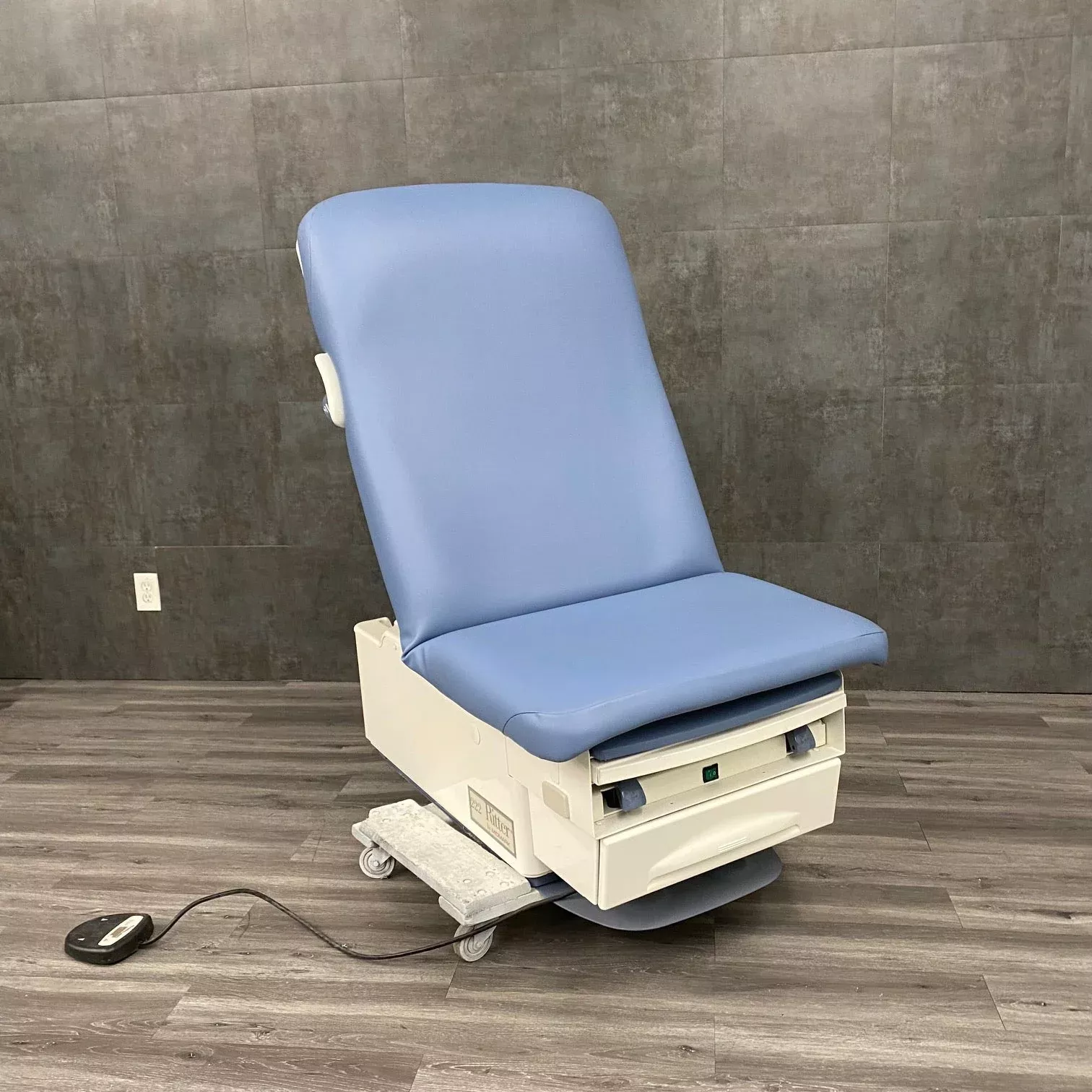 Midmark Ritter 222 Power Exam Table