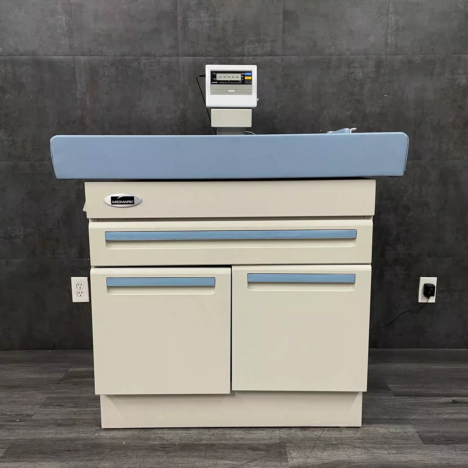 Midmark Ritter 640 Pediatric Exam Table with Integrated Infant Scale