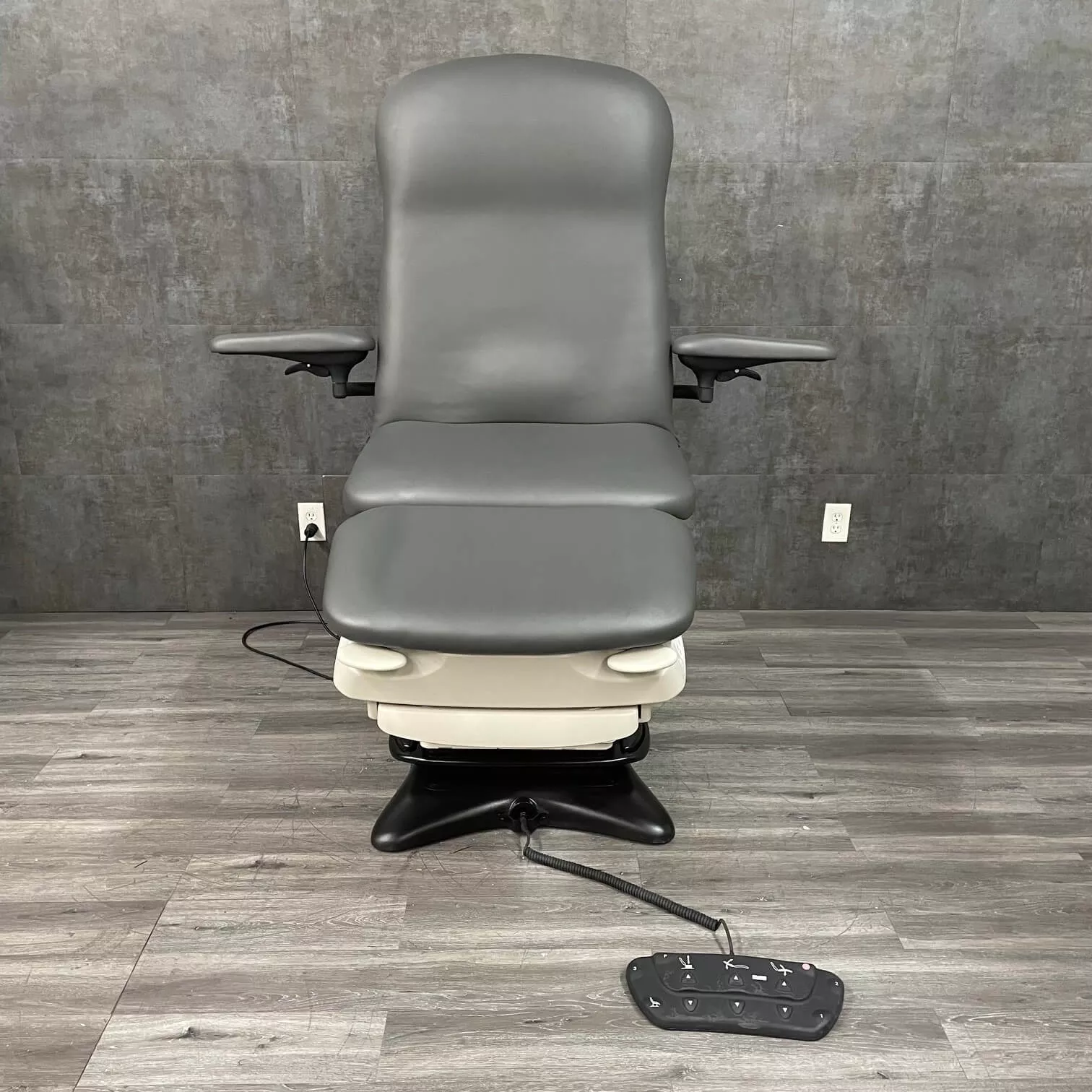 Midmark Ritter 647 Programmable Podiatry Chair with Rotation