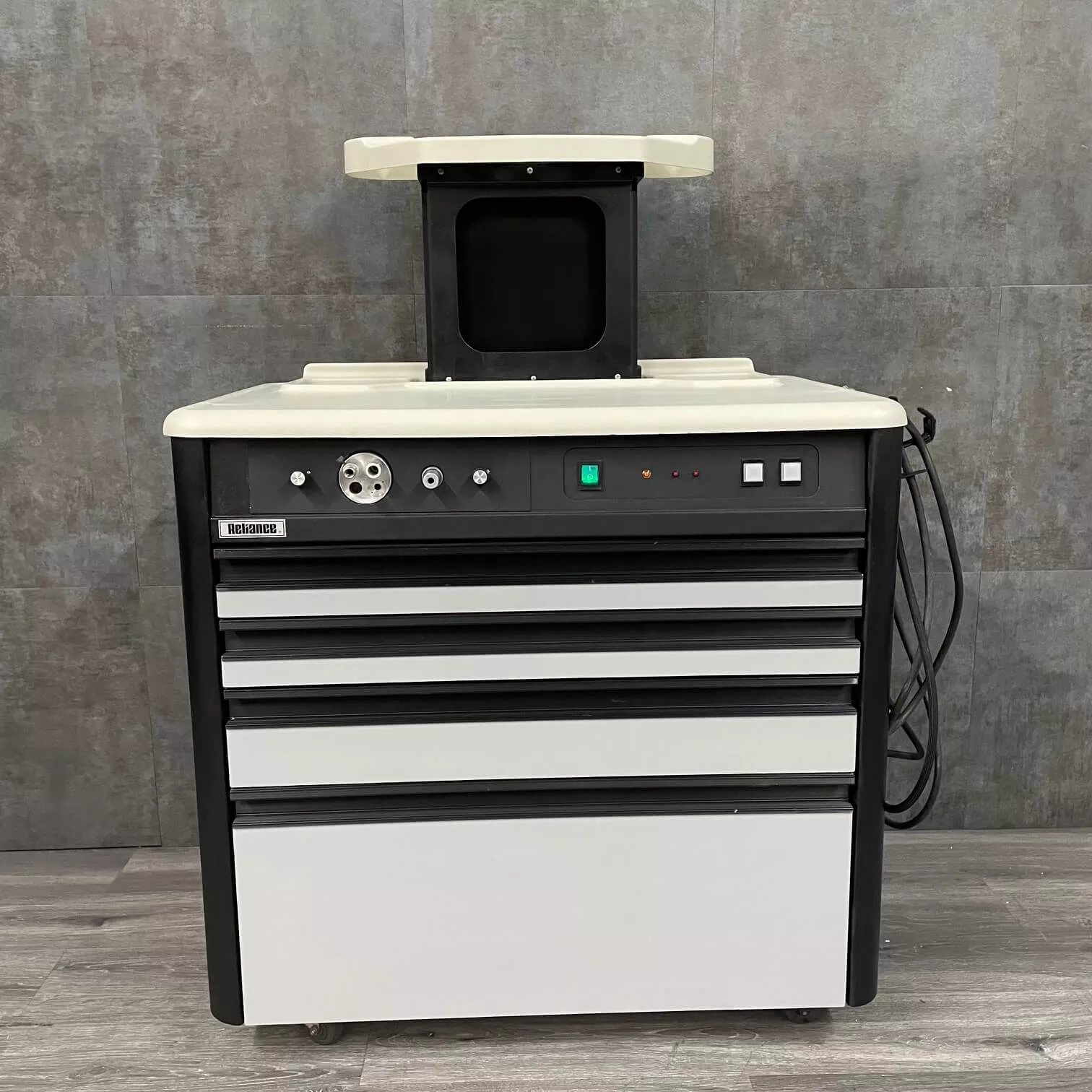 Reliance 425 ENT Treatment Cabinet