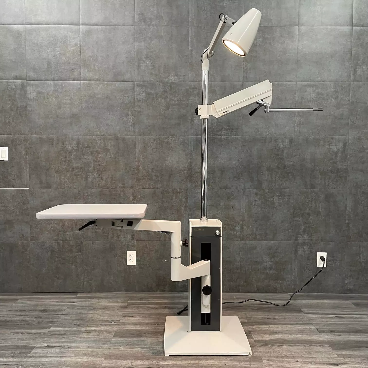 Reliance 7700 Optical Instrument Stand