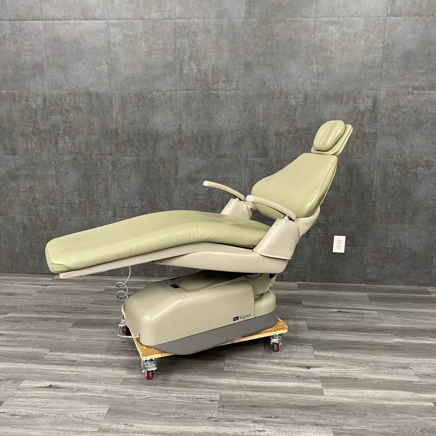 Royal Signet dental chair with Rotation