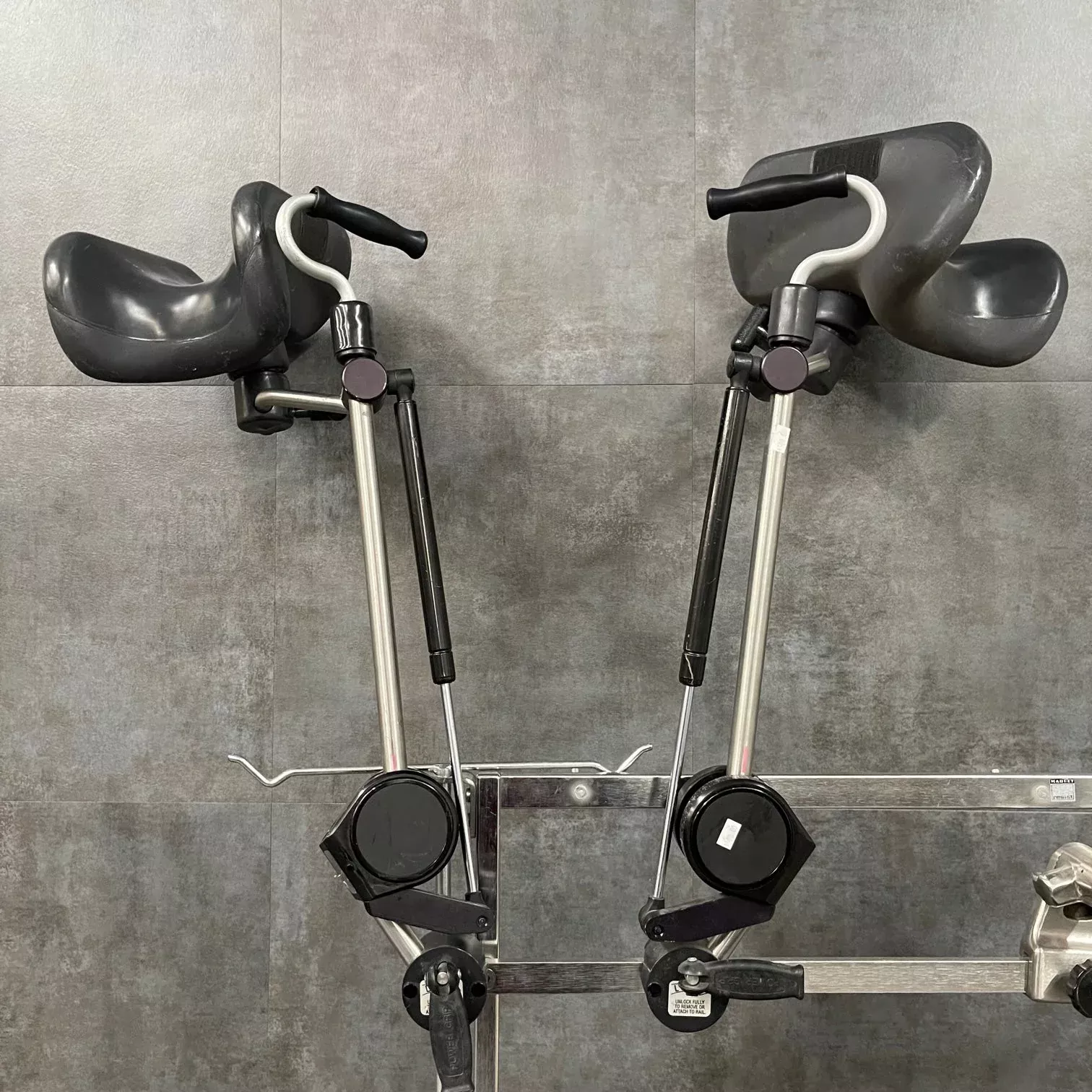 SterisCysto-Lift Knee Crutch