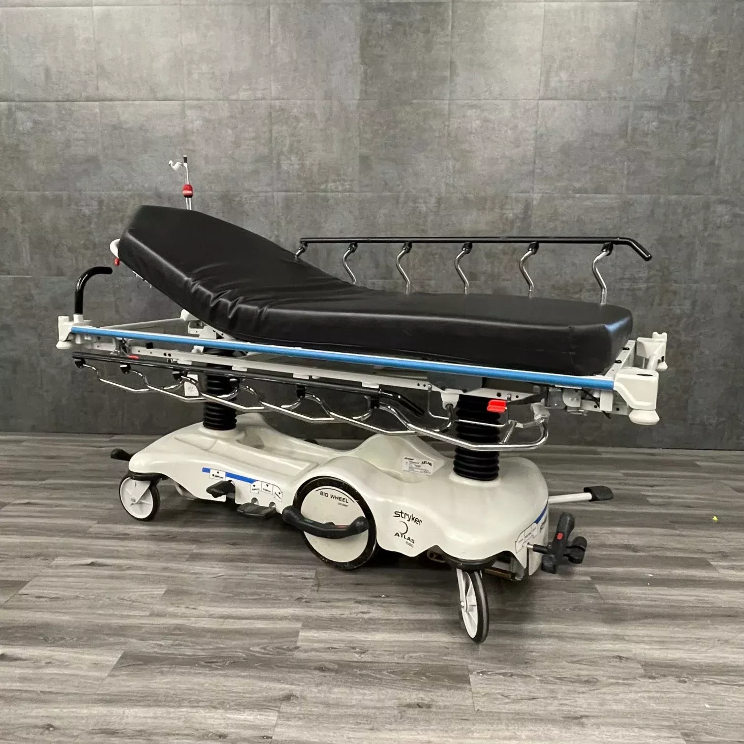 Stryker Atlas 660 big wheel gurney