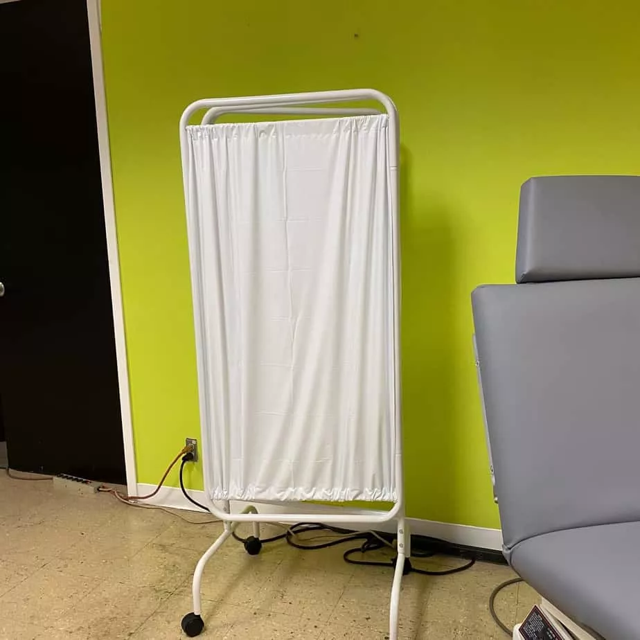 Three Fold Roll away Privacy Screen (New)