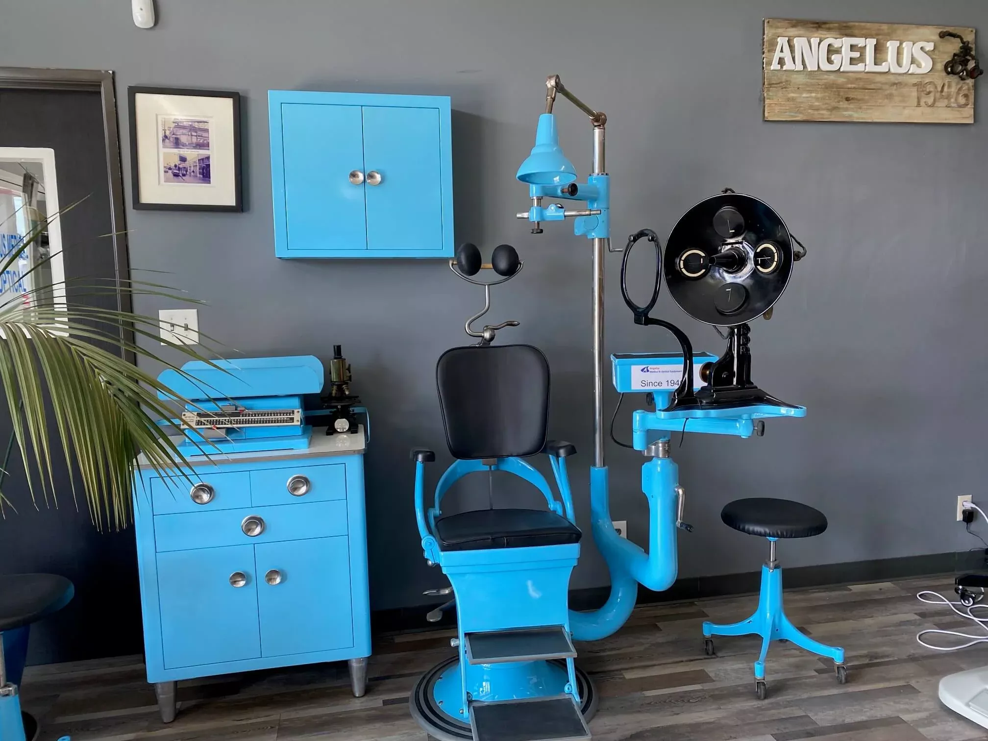 Vintage Optical Chair and Stand (Rental Only)