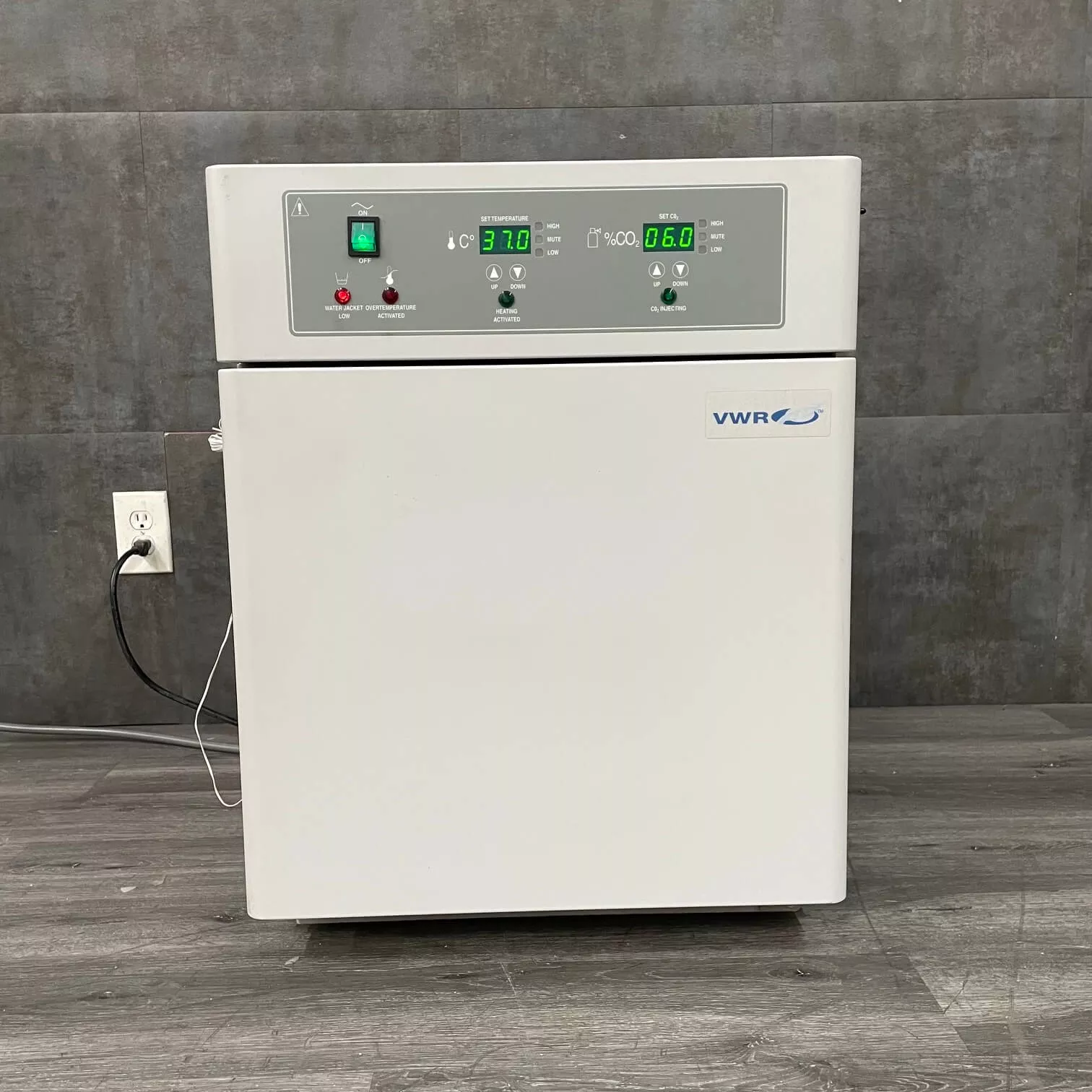 VWR 2310 Constant Temperature Incubator