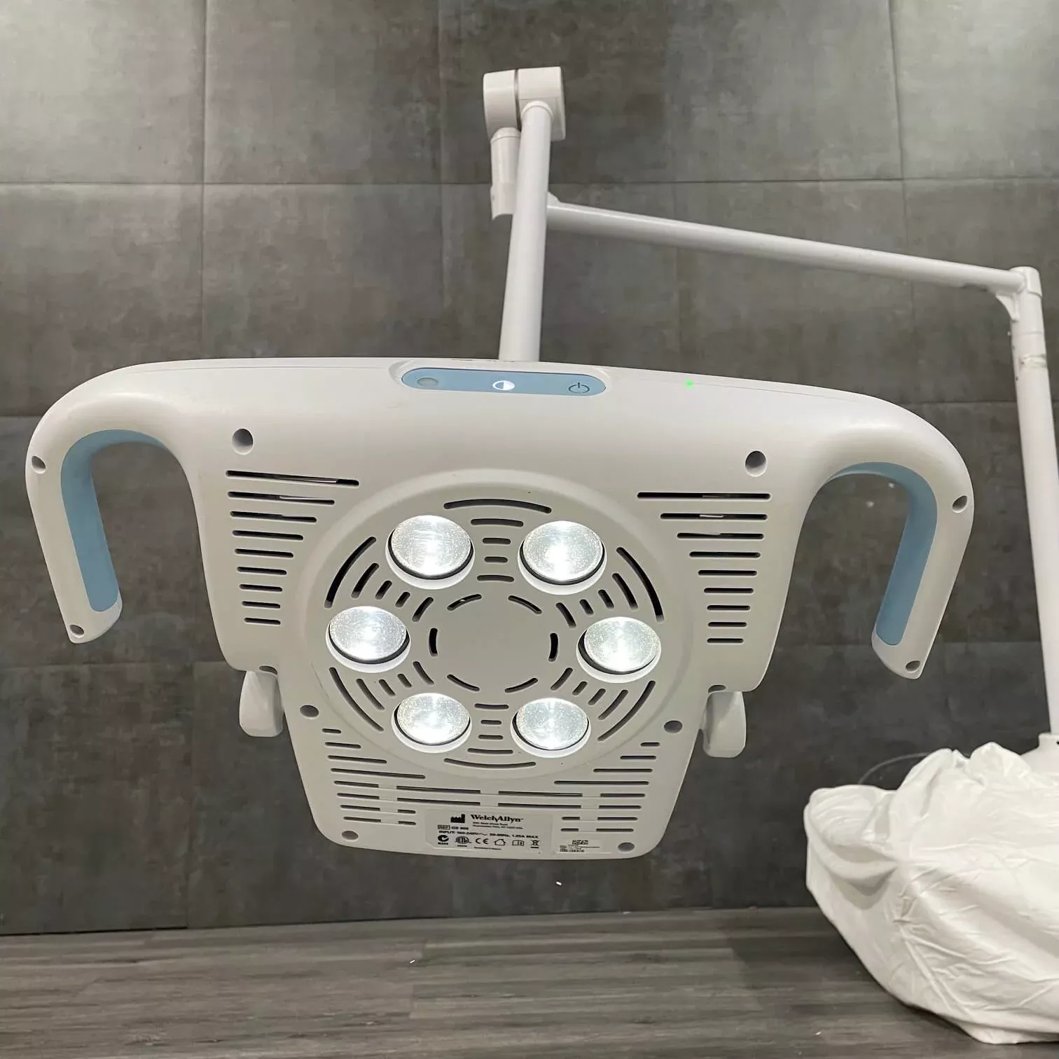 Welch Allyn GS 900 Surgical Light - Ceiling Mount