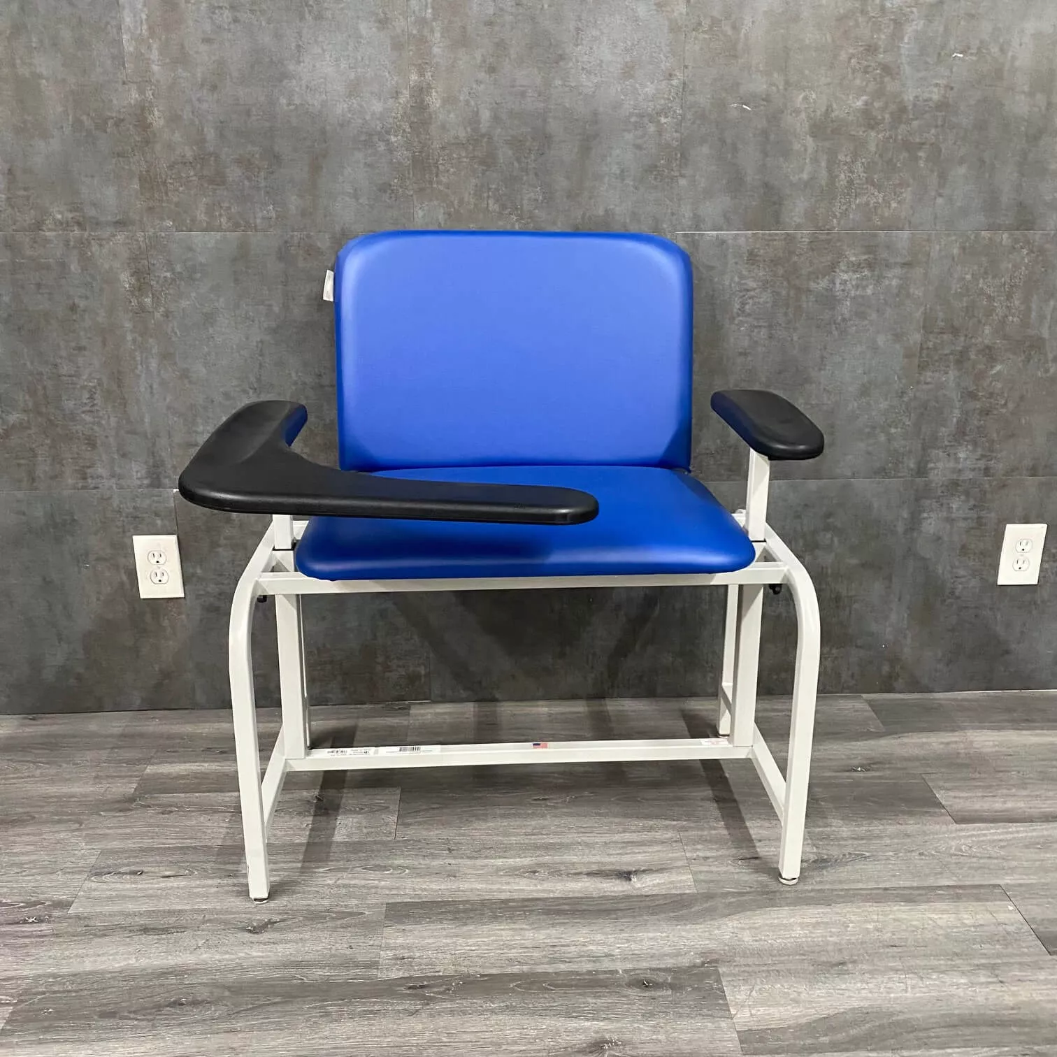 Winco Extra Large Padded Blood Drawing Phlebotomy Chair